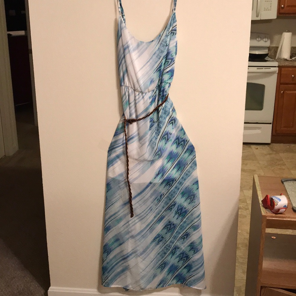 Casual dress. Belt included